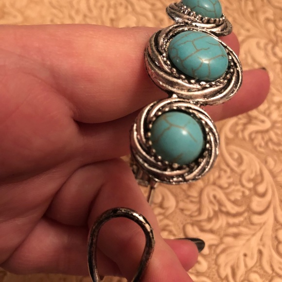 Pretty Silver and Turquoise Bracelet - Picture 2 of 4